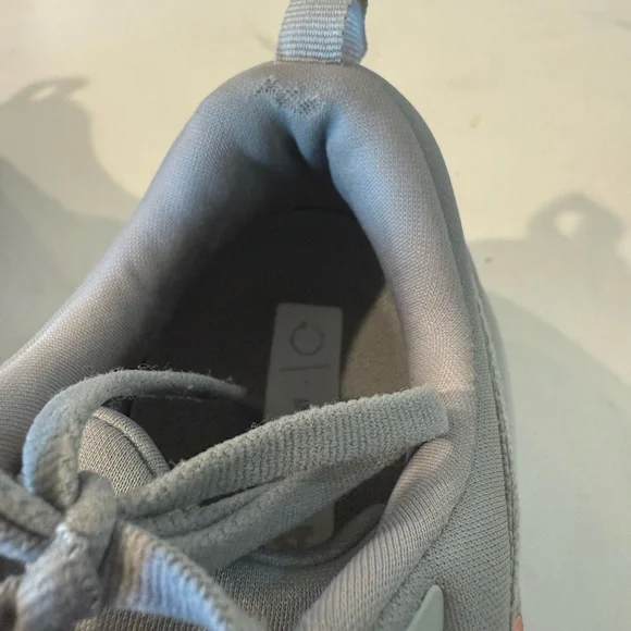 Hoka Women's Athletic Shoe size 7B in Gray and Coral in style W Bondi 8 - Picture 6 of 9